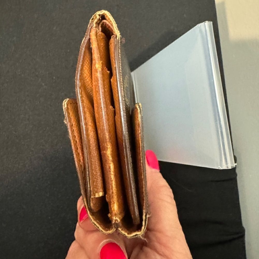 LV MONO DOUBLE SNAP WALLET - Picture 4 of 16